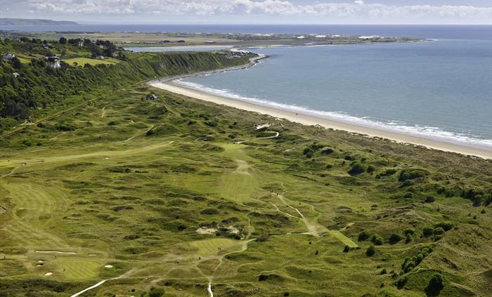 Final holes, with Cardigan Bay beyond the dunes